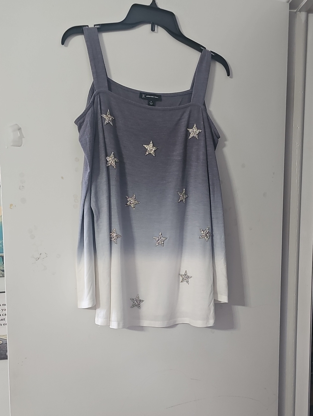 Inc Intern Cold Shoulder Ombré Star Embellished Women's Top - Grey to White